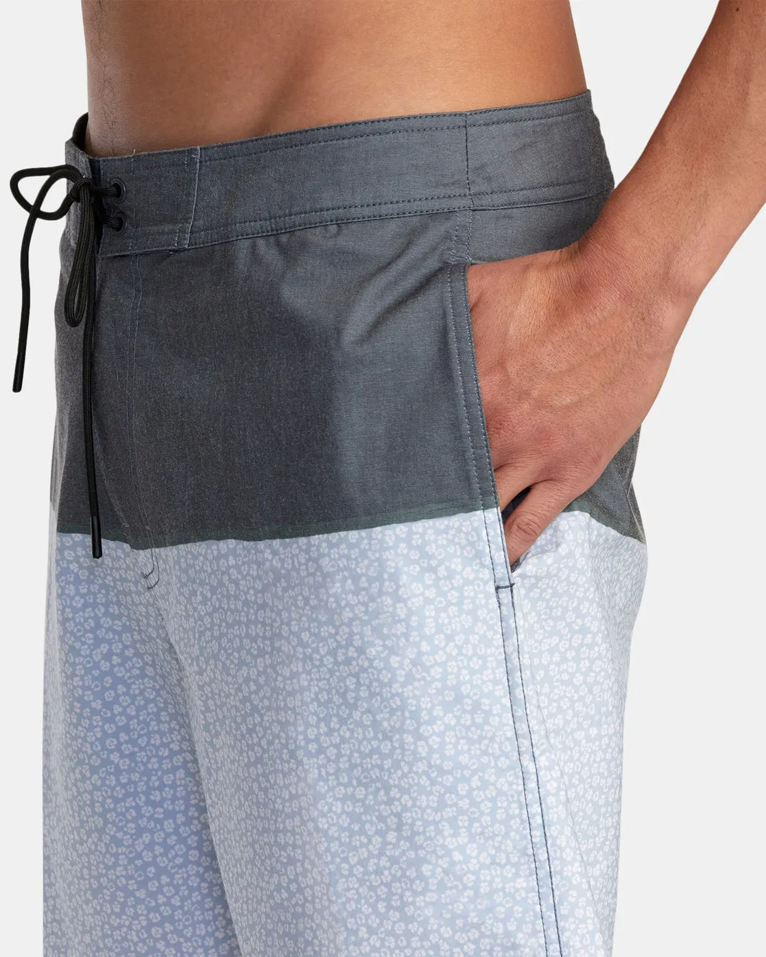 County 18 Boardshorts - Garage Blue