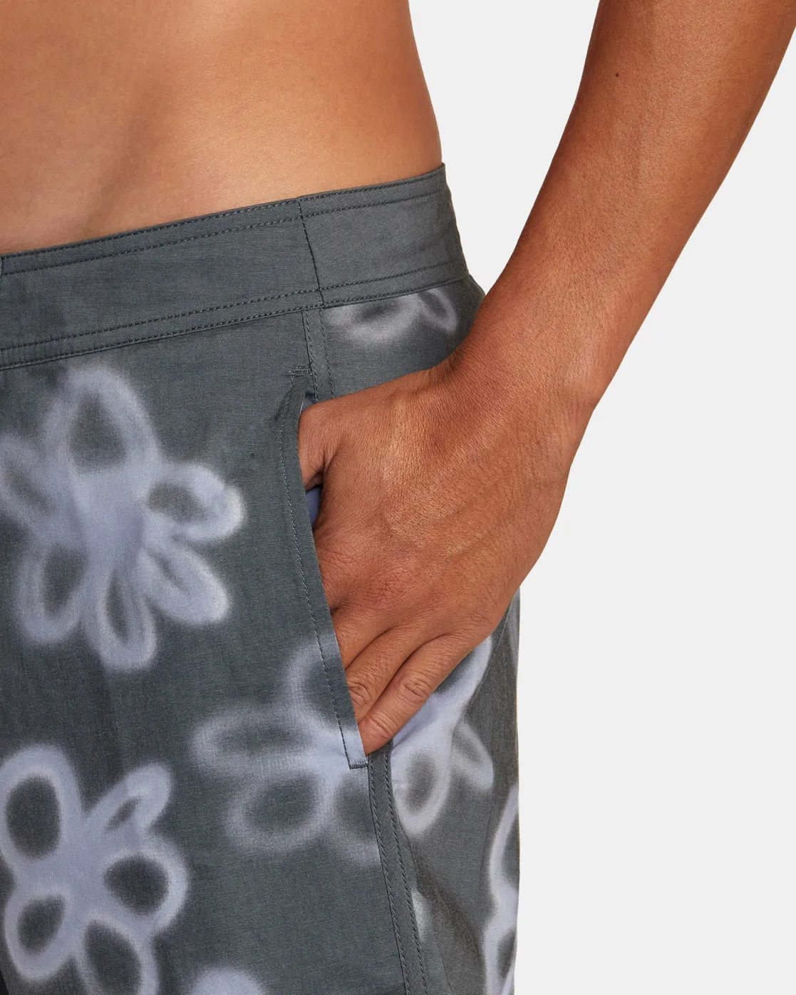 Freeport 16 Boardshorts - Black Daisy