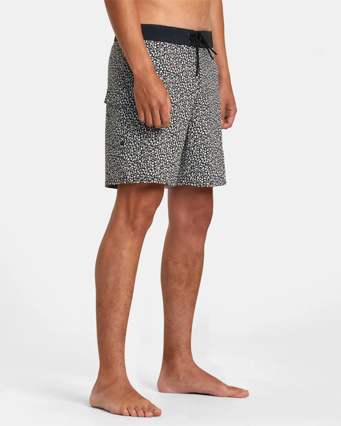 Restless 17 Boardshorts - Black