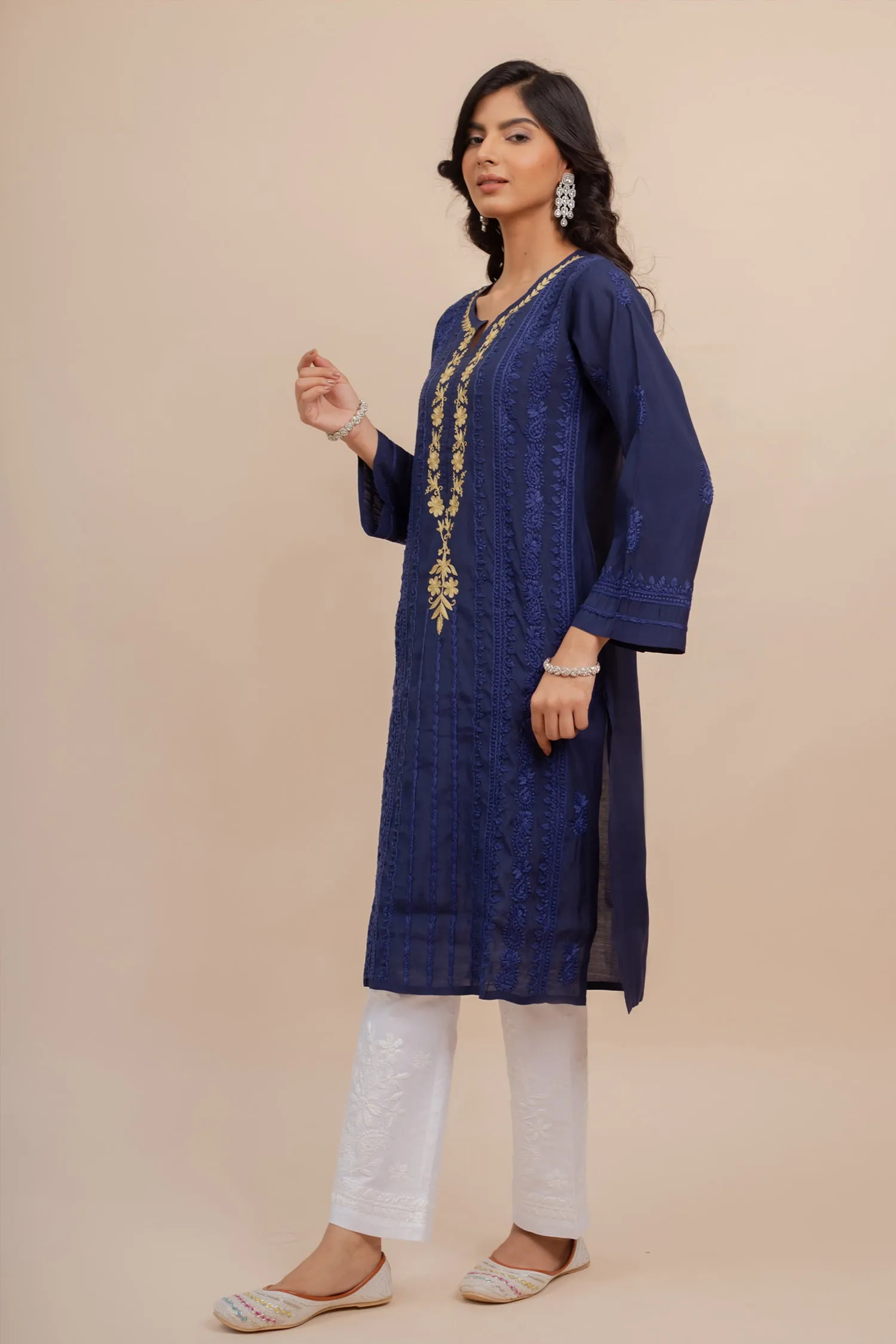 Saba Muslin Kurta In Blue With White Zari Embroidery