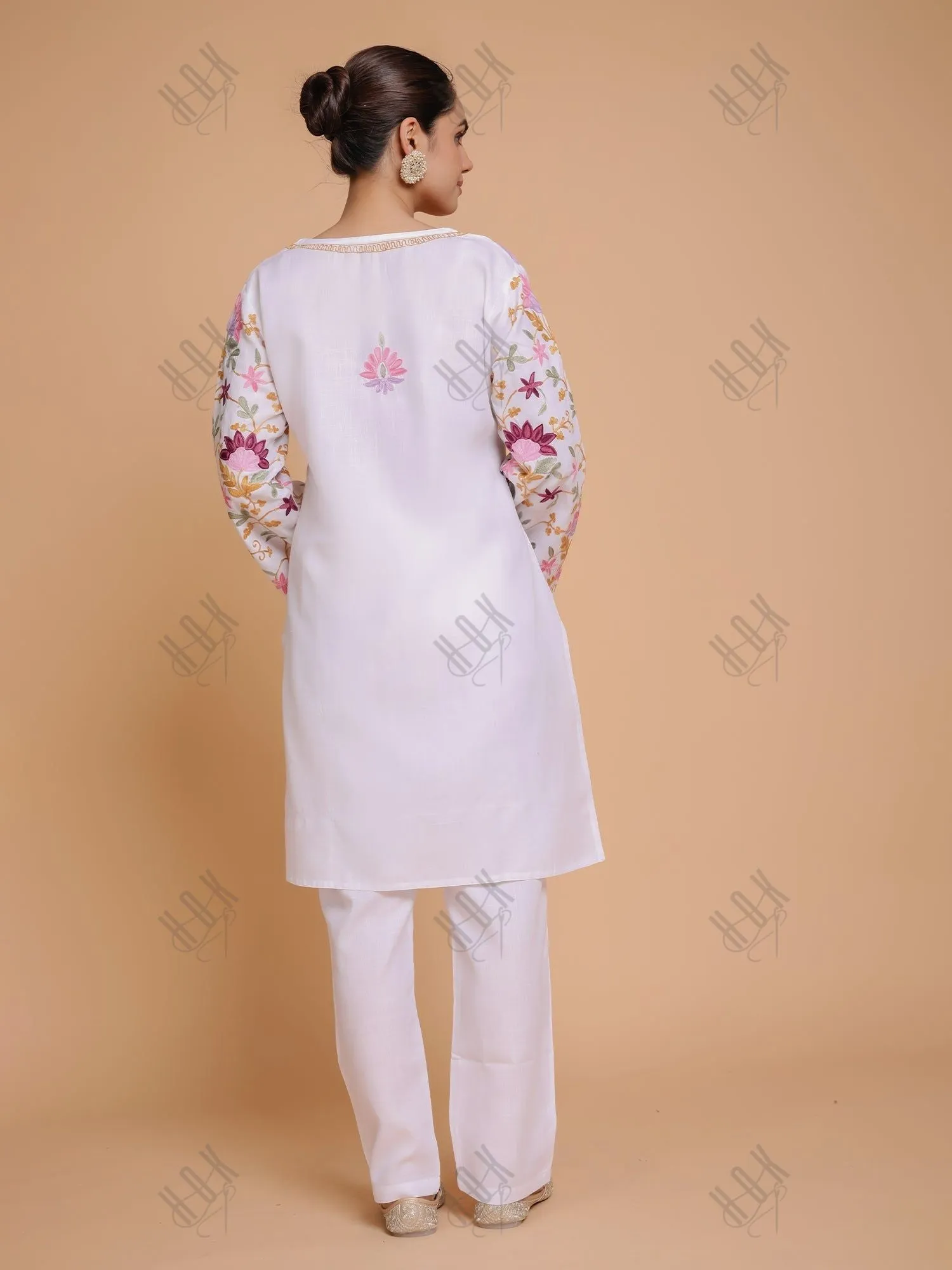 Urmi in Falak Kashmiri Kurta Set - White