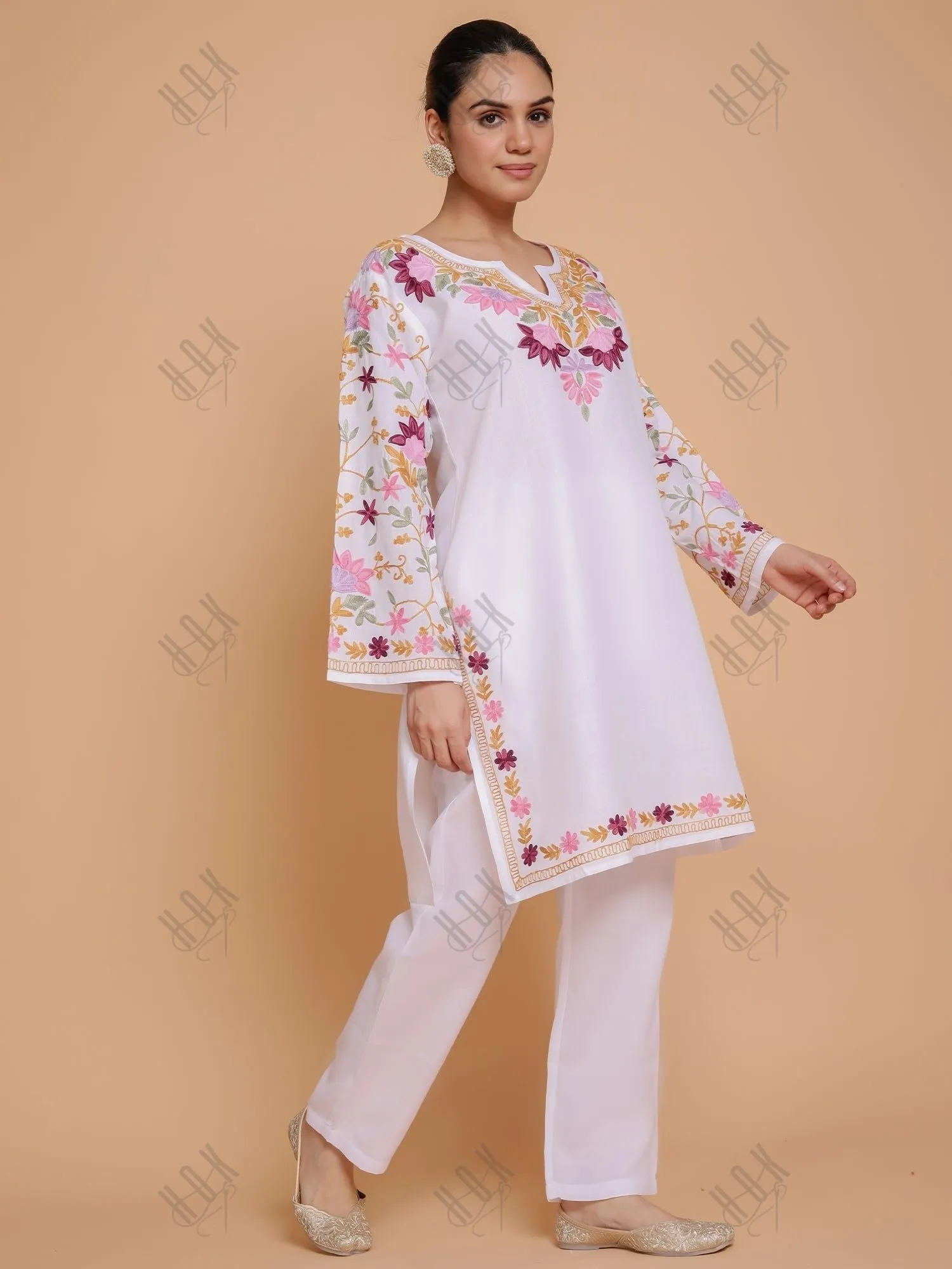 Urmi in Falak Kashmiri Kurta Set - White